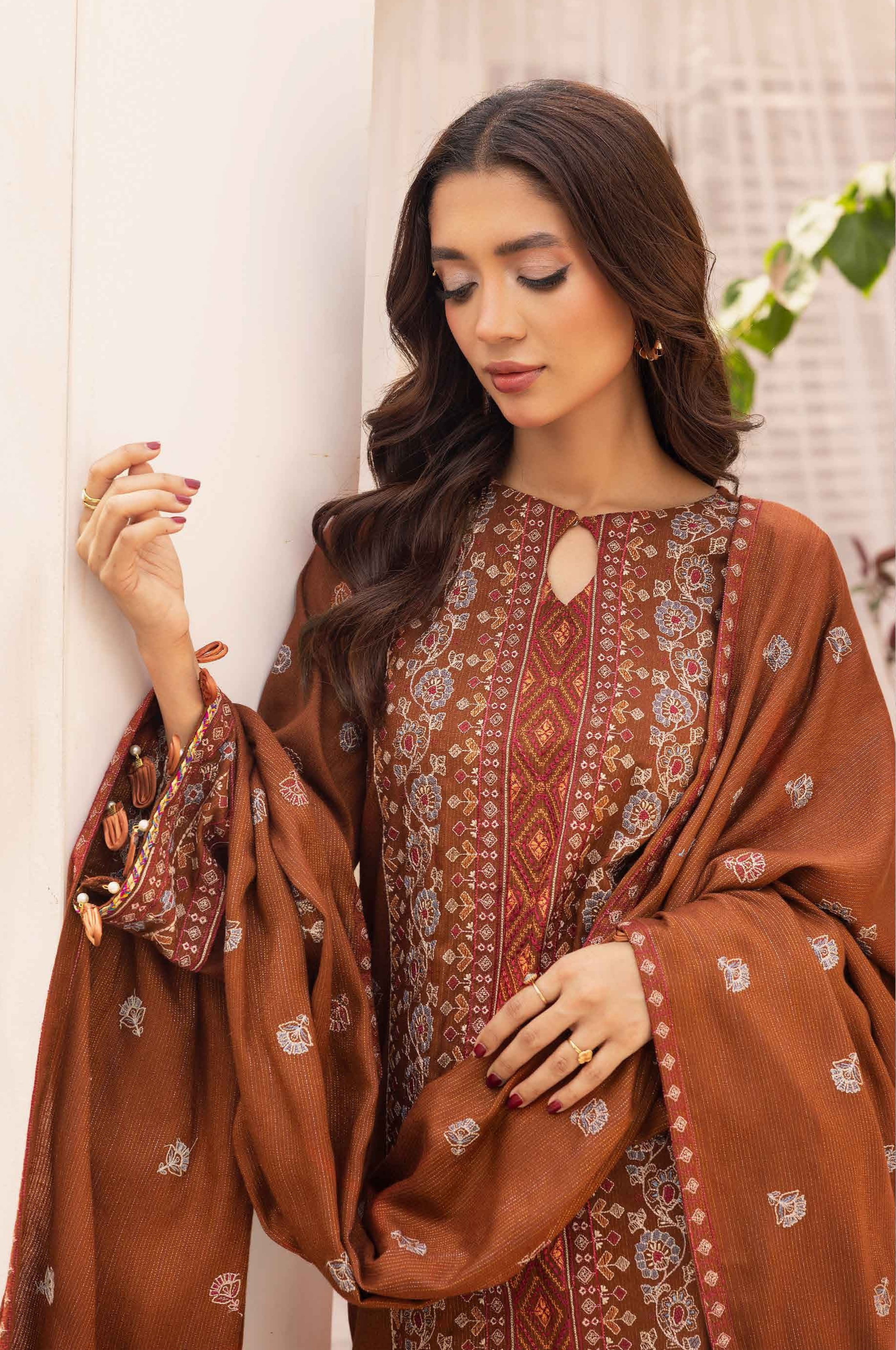 Embroidered Peach Leather 3PC – Inaya